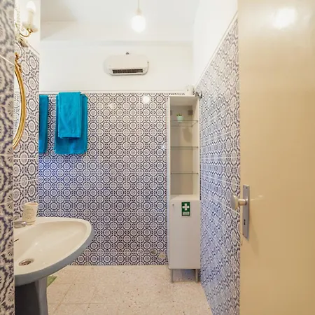 Downtown Classic With Terrace By Vacationy アパート