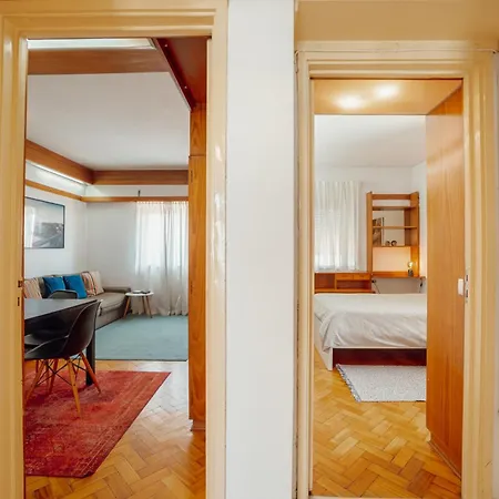 Downtown Classic With Terrace By Vacationy *