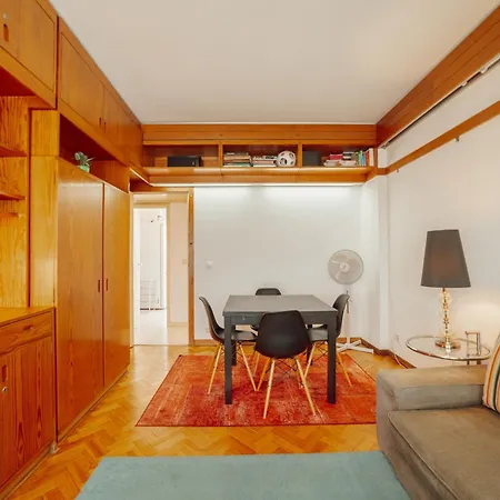 Downtown Classic With Terrace By Vacationy