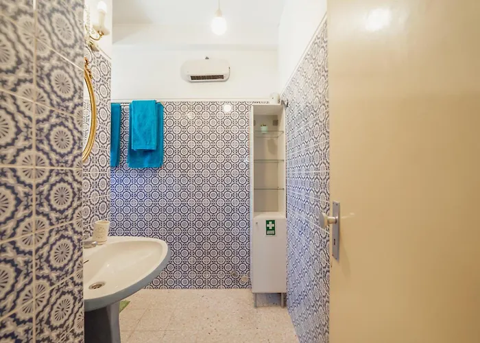 Downtown Classic With Terrace By Vacationy דירה