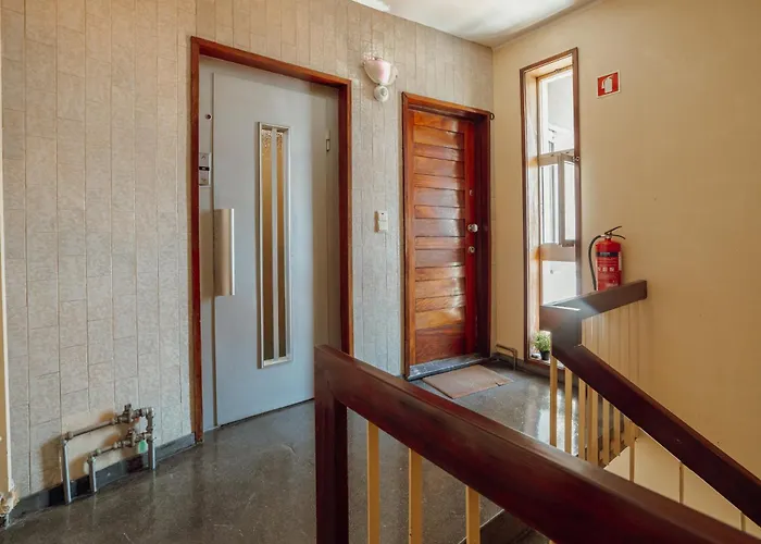 Downtown Classic With Terrace By Vacationy Daire