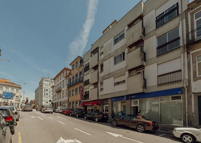 דירה Downtown Classic With Terrace By Vacationy