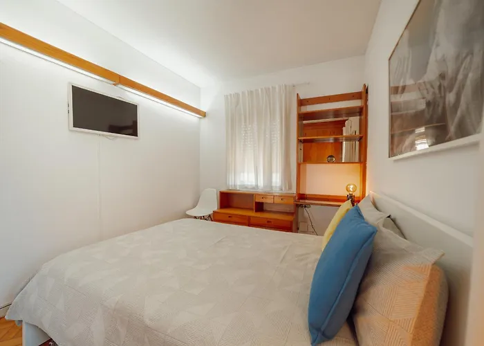 דירה Downtown Classic With Terrace By Vacationy *