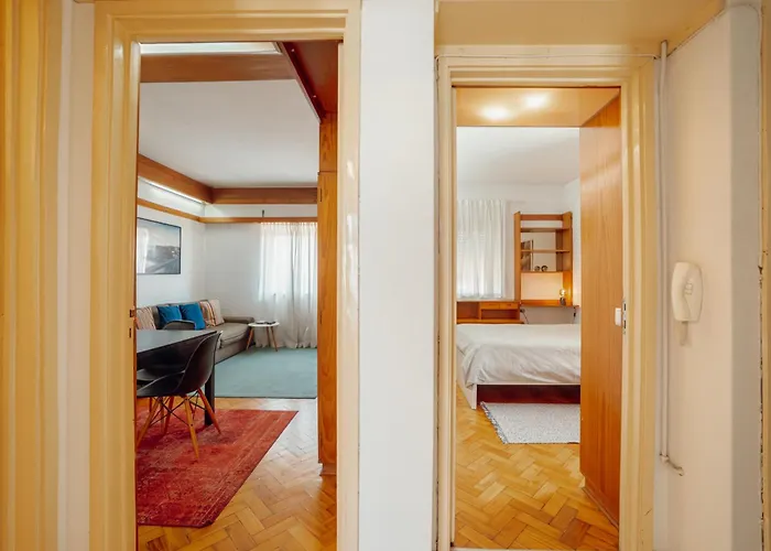 Downtown Classic With Terrace By Vacationy *