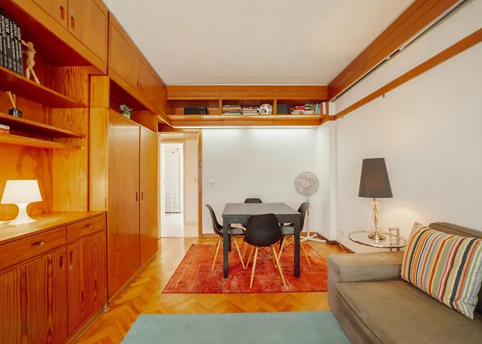 Downtown Classic With Terrace By Vacationy