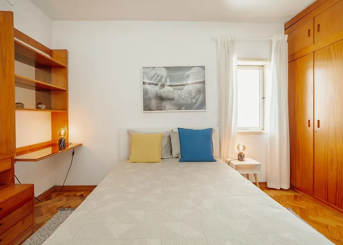 Daire Downtown Classic With Terrace By Vacationy